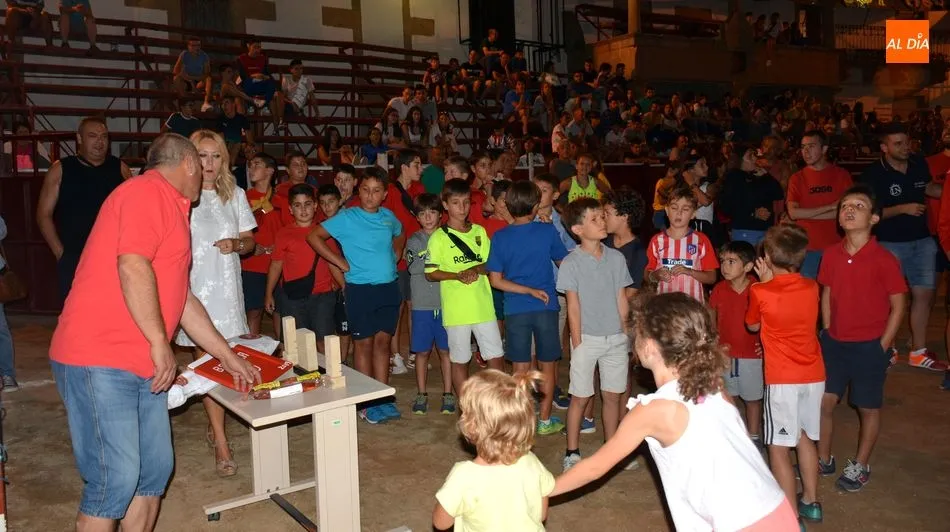 Foto 9 - La pe&ntilde;a El Cos&iacute;o se proclama campe&oacute;n del torneo de f&uacute;tbol-plaza de Lumbrales