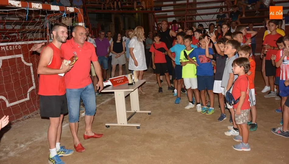 Foto 8 - La pe&ntilde;a El Cos&iacute;o se proclama campe&oacute;n del torneo de f&uacute;tbol-plaza de Lumbrales