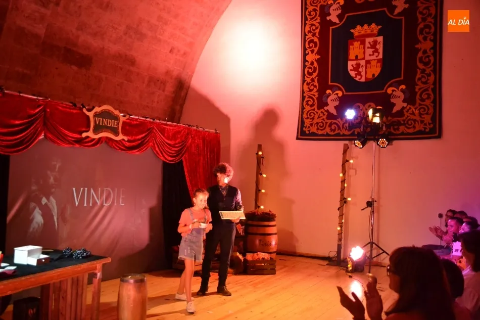 Foto 10 - Miguel de Lucas marida de forma brillante vino y magia en el debut como escenario de Feria del...