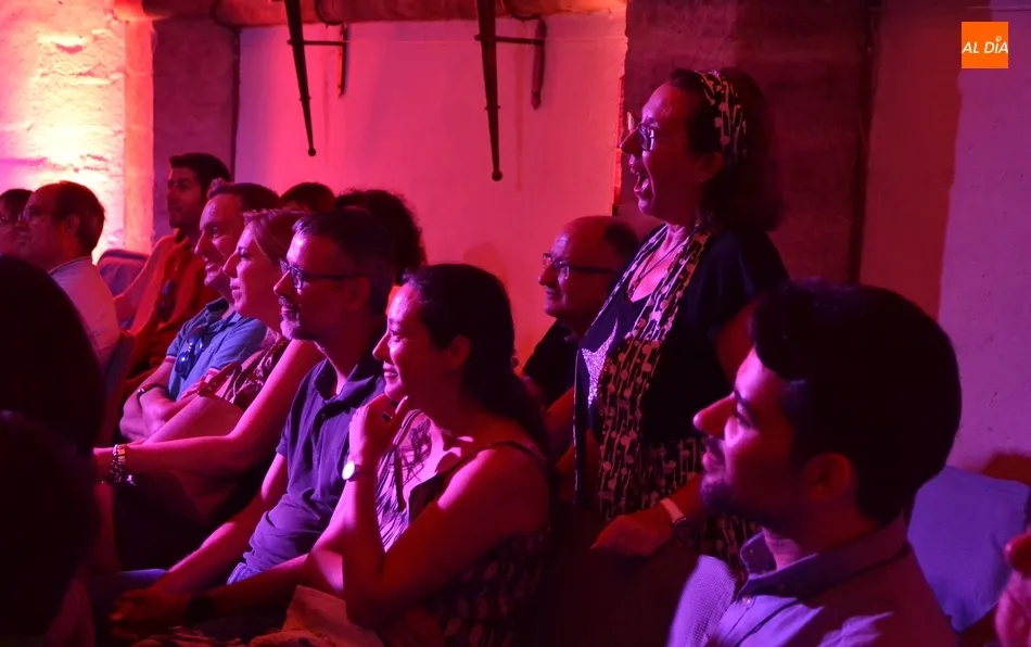 Foto 6 - Miguel de Lucas marida de forma brillante vino y magia en el debut como escenario de Feria del...