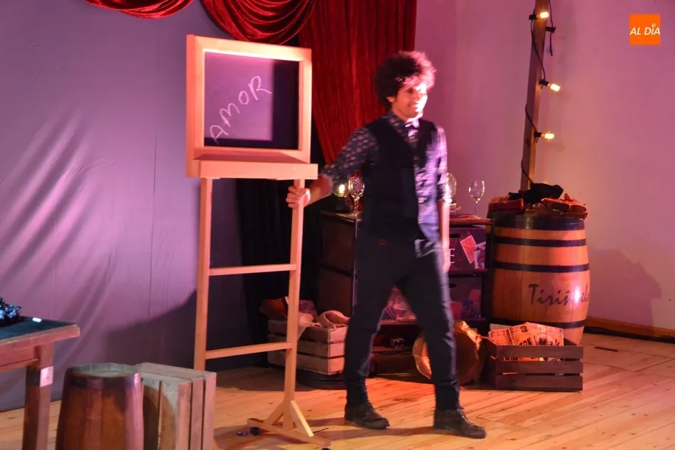 Foto 5 - Miguel de Lucas marida de forma brillante vino y magia en el debut como escenario de Feria del...