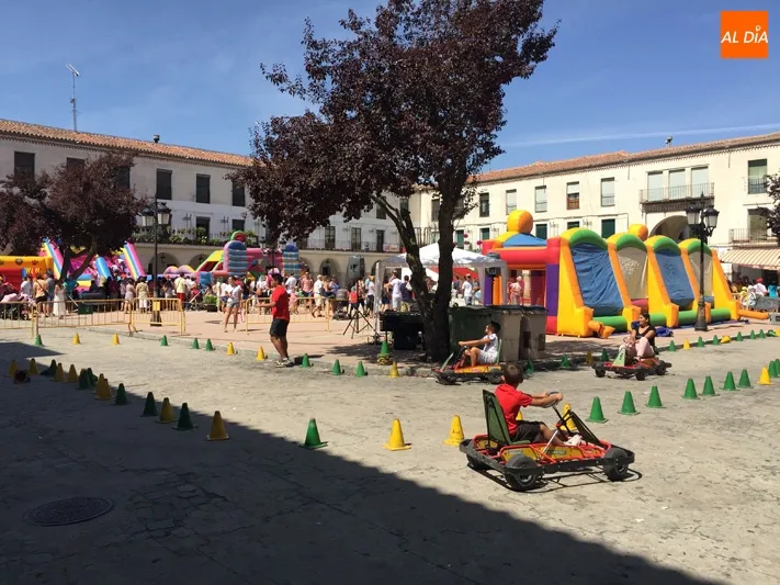 Foto 6 - El esperado &lsquo;Jueves de Ferias&rsquo; llegaba junto a Cruz Roja, el Punto Violeta y la Multiactividad...