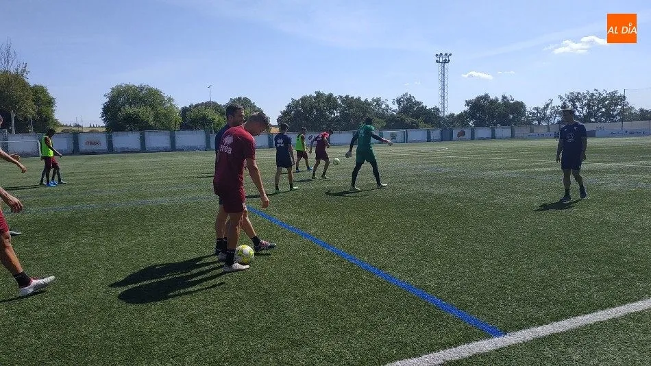 Foto 3 - &Aacute;ngel S&aacute;nchez: &ldquo;El Guijuelo llega m&aacute;s que preparado a la Liga&rdquo;