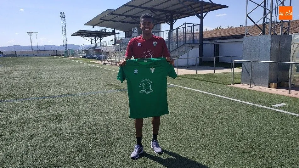 Foto 5 - &Aacute;ngel S&aacute;nchez: &ldquo;El Guijuelo llega m&aacute;s que preparado a la Liga&rdquo;
