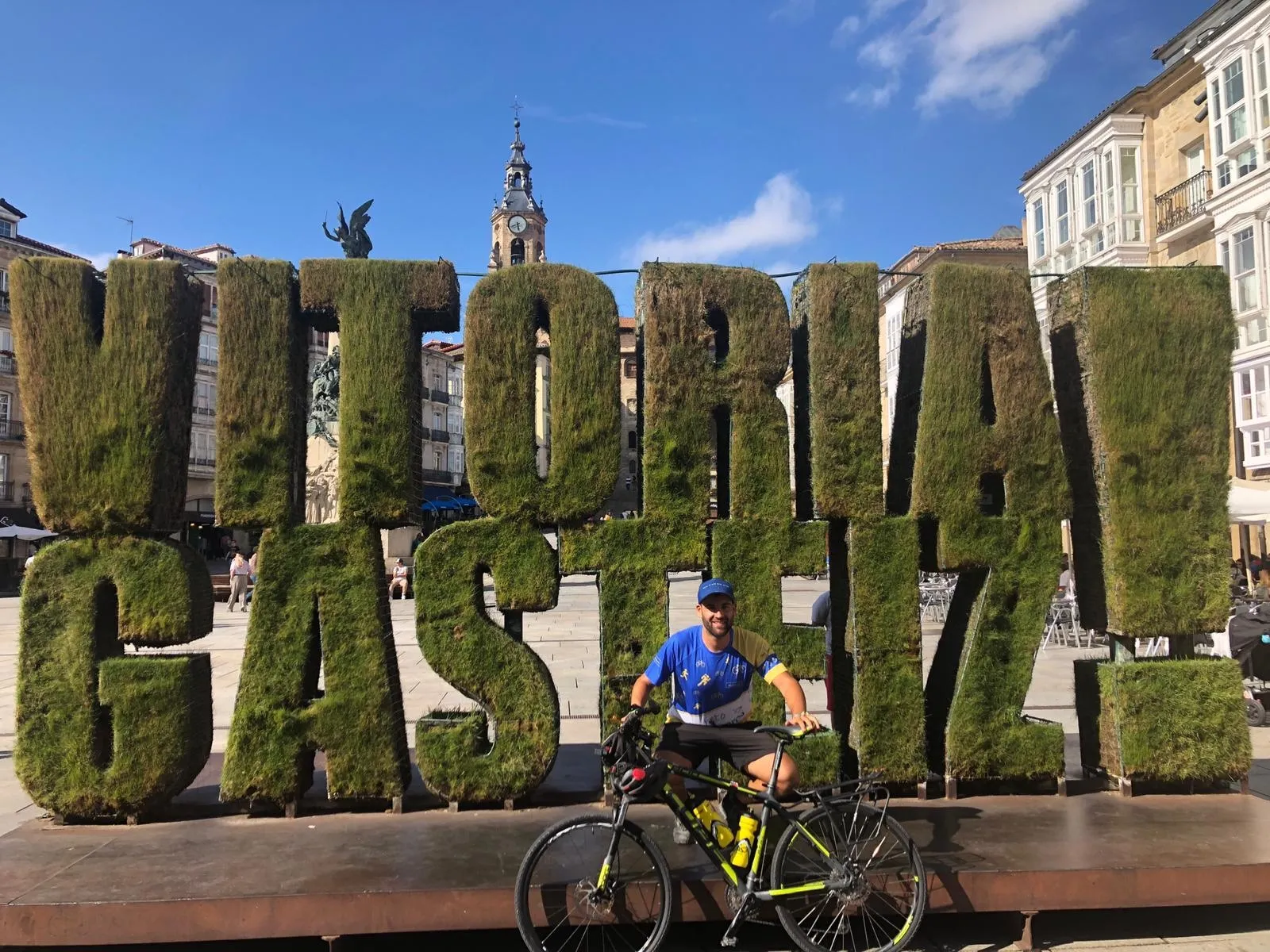 Foto 2 - Un salmantino recorre m&aacute;s de mil kil&oacute;metros en bicicleta para recaudar fondos a favor de la...