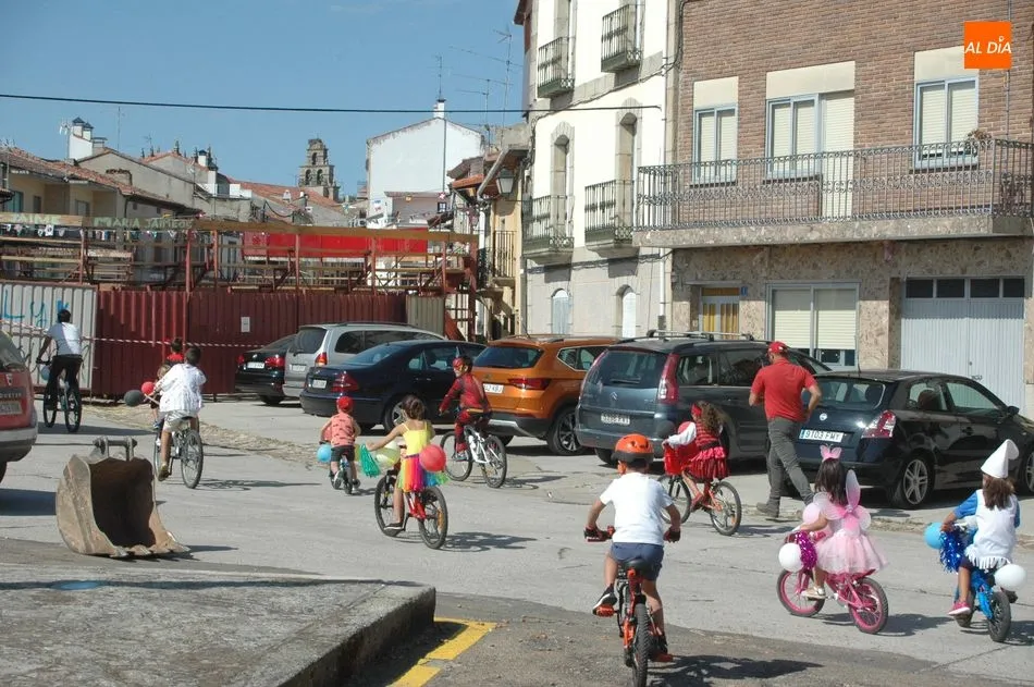 Foto 10 - El desfile de bicicletas anima la ma&ntilde;ana en Vilvestre  