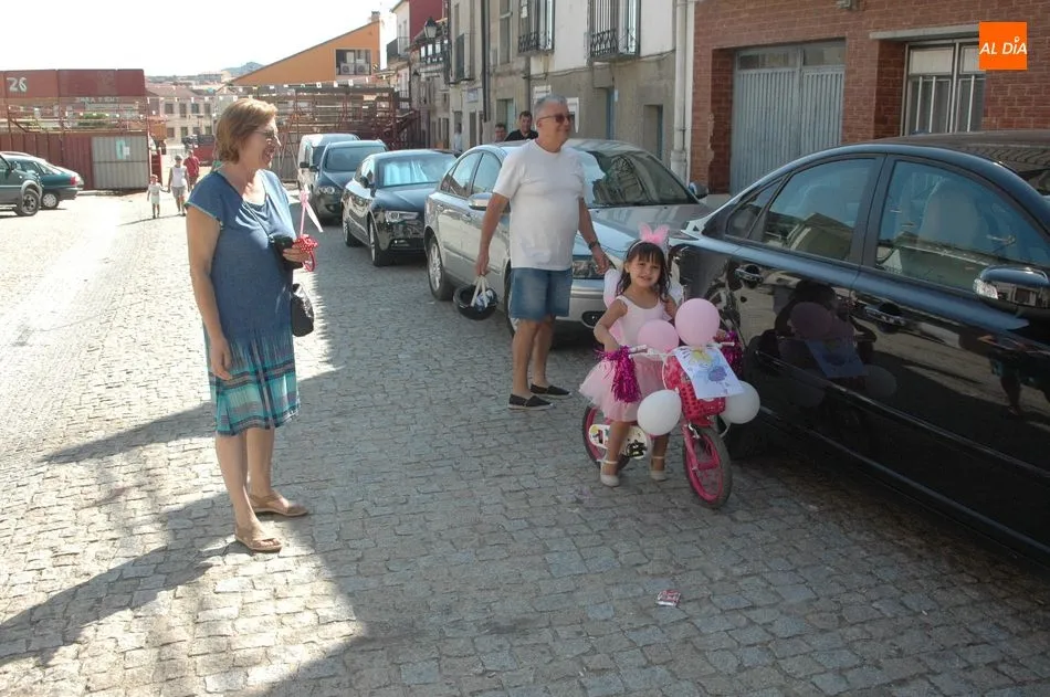 Foto 9 - El desfile de bicicletas anima la ma&ntilde;ana en Vilvestre  