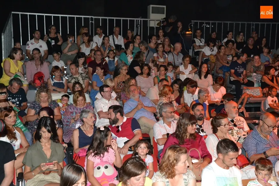 Foto 11 - Los ni&ntilde;os &lsquo;toman el mando&rsquo; con la emblem&aacute;tica Alicia y un jovenc&iacute;simo pr&iacute;ncipe heredero  