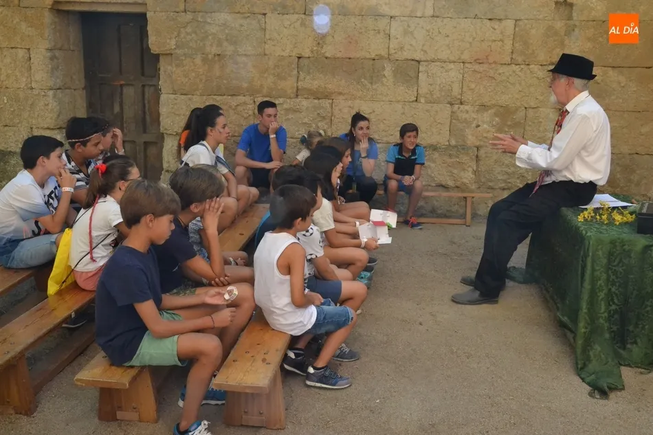 El Divierteatro disfruta un año más de Denis Rafter en el 50 aniversario de su llegada a España  