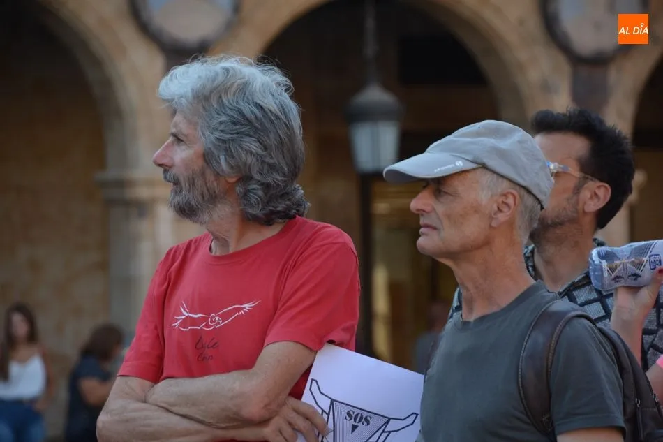 Foto 2 - Las protestas por la inacci&oacute;n en los incendios del Amanzonas llegan a la Plaza Mayor  