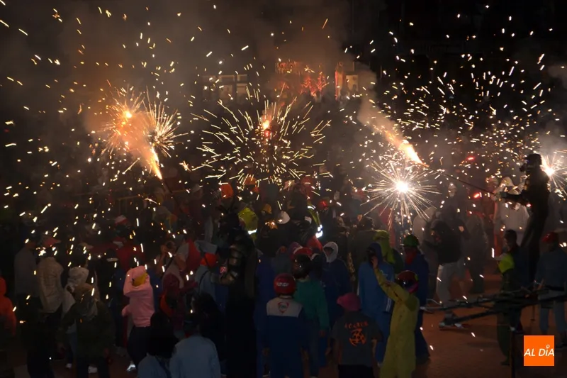 Foto 5 - El fuego y la p&oacute;lvora arrastran a miles de personas en Pe&ntilde;aranda con el retorno de...