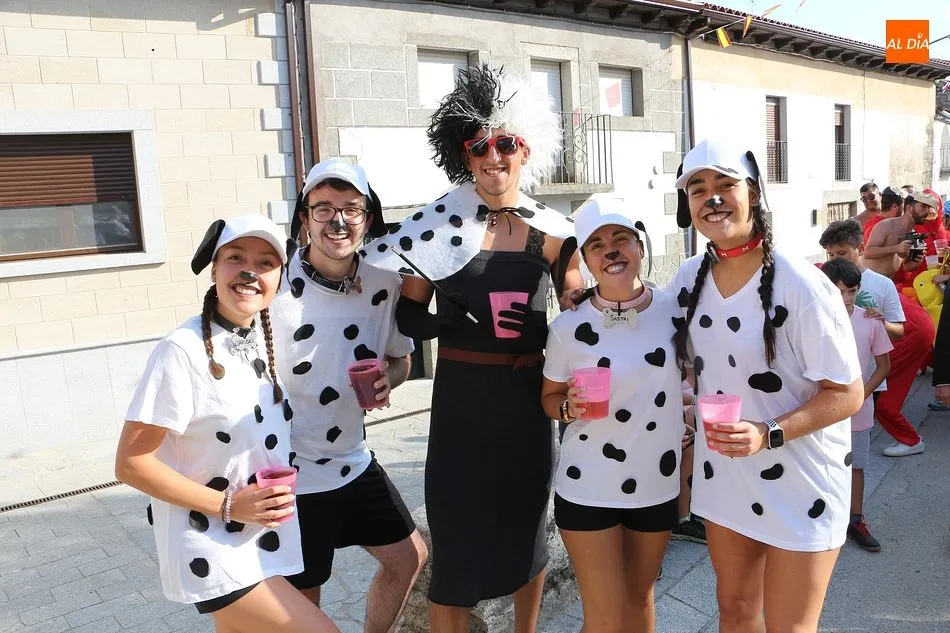 Foto 10 - El multitudinario chupinazo da comienzo a las fiestas de San Bartolo