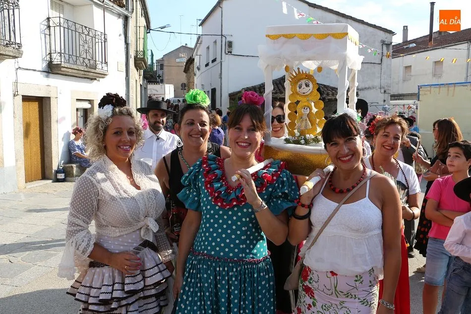 Foto 6 - El multitudinario chupinazo da comienzo a las fiestas de San Bartolo