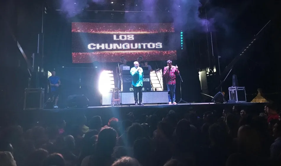 Foto 6 - Desbordante asistencia de p&uacute;blico al concierto de Los Chunguitos en Fuenteguinaldo  