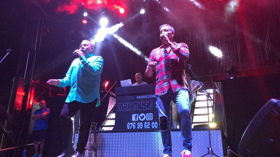 Foto 8 - Desbordante asistencia de p&uacute;blico al concierto de Los Chunguitos en Fuenteguinaldo  