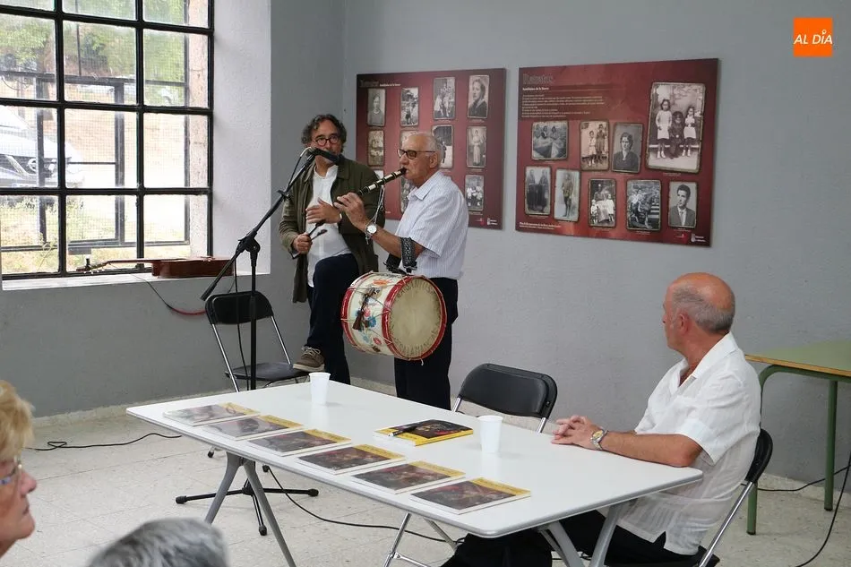 Foto 10 - Francisco Aguadero presenta su libro 'Puntada con hilo'