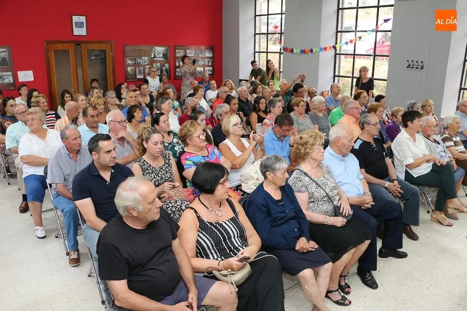 Foto 6 - Francisco Aguadero presenta su libro 'Puntada con hilo'