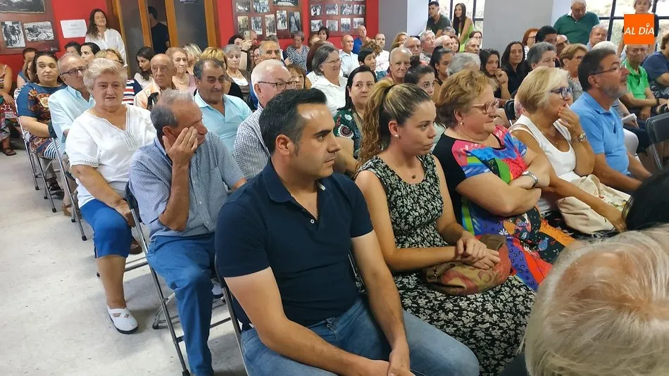 Foto 3 - Francisco Aguadero presenta su libro 'Puntada con hilo'