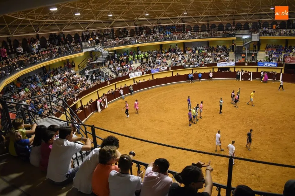 Foto 2 - Nuevo lleno en la Plaza de Toros con el encierro nocturno  