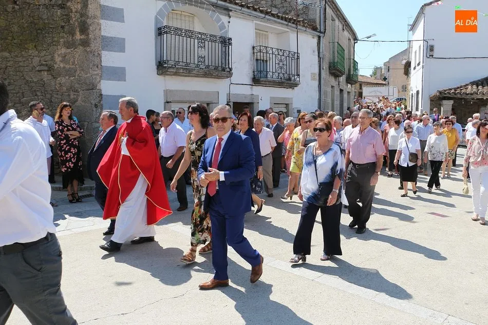 Foto 11 - San Bartolo recorre las calles de Los Santos en el d&iacute;a grande de los festejos