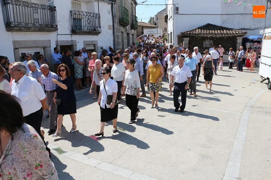 Foto 10 - San Bartolo recorre las calles de Los Santos en el d&iacute;a grande de los festejos