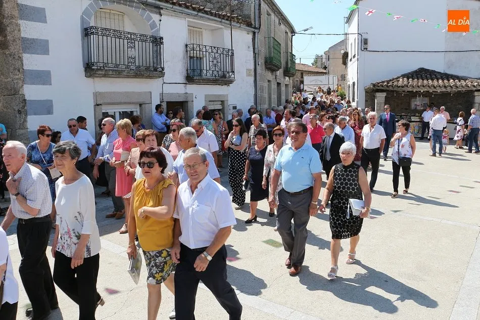 Foto 9 - San Bartolo recorre las calles de Los Santos en el d&iacute;a grande de los festejos