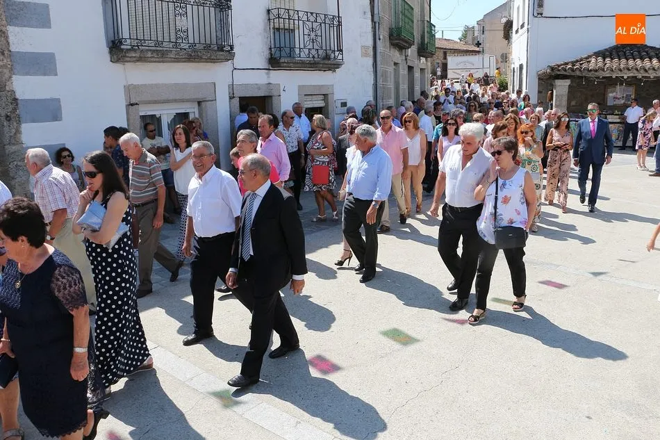 Foto 8 - San Bartolo recorre las calles de Los Santos en el d&iacute;a grande de los festejos