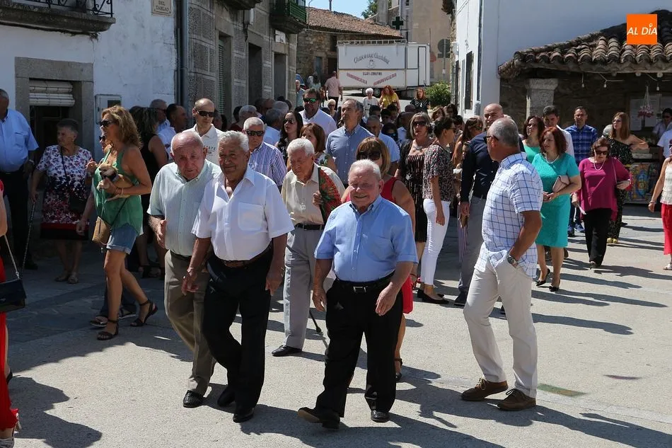 Foto 6 - San Bartolo recorre las calles de Los Santos en el d&iacute;a grande de los festejos
