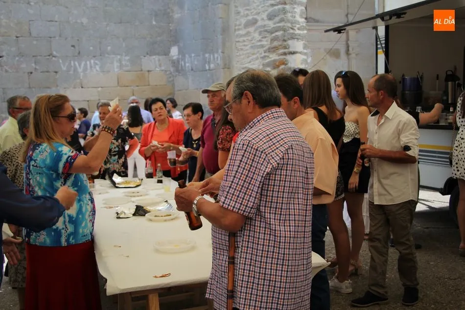 Foto 8 - Los vecinos de Ahigal de Villarino se rinden a Santa &Aacute;gueda  