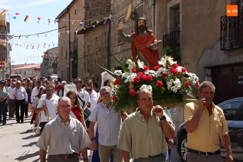 Procesión multitudinaria en Aldeadávila de la Ribera / REP. GRÁFICO: CORRAL