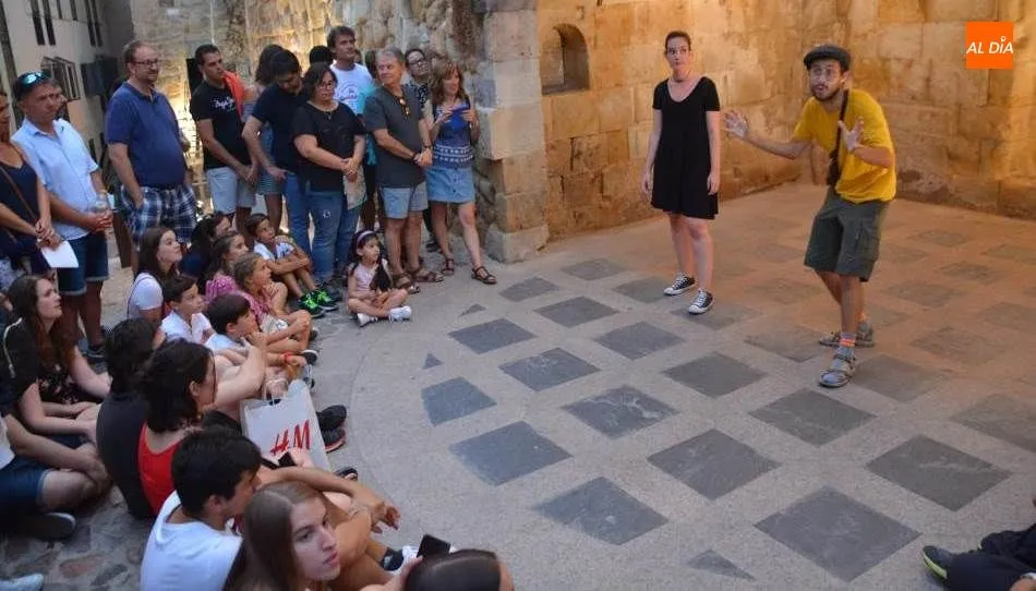 Visita teatralizada en la Cueva de Salamanca. Foto de Lydia González