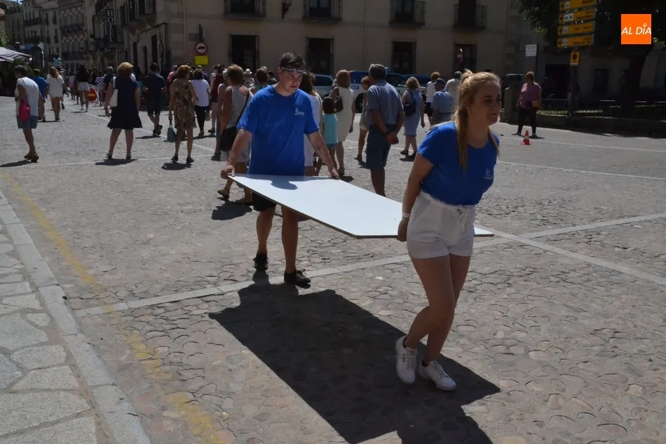 El Divierteatro se despide con la clásica ‘procesión’ hasta el antiguo Colegio San José  