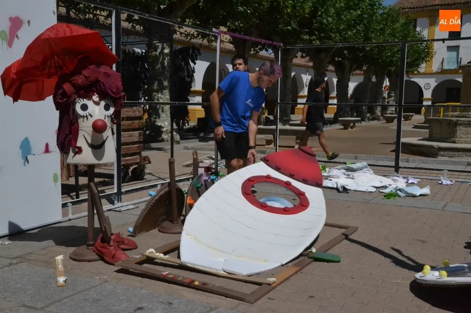 Foto 10 - El Divierteatro se despide con la cl&aacute;sica &lsquo;procesi&oacute;n&rsquo; hasta el antiguo Colegio San Jos&eacute;  