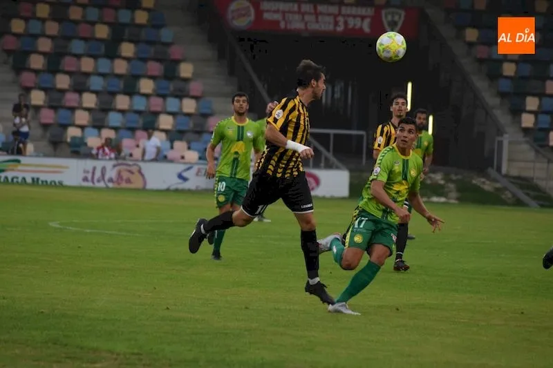 Foto 4 - Unionistas arranca la liga con mal pie en Barakaldo (2-1)