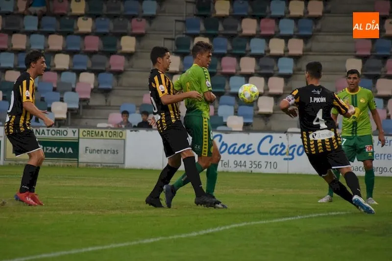 Foto 2 - Unionistas arranca la liga con mal pie en Barakaldo (2-1)
