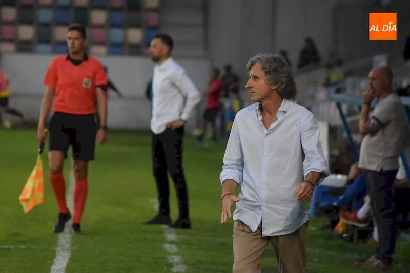 Roberto Aguirre durante el partido / José Luis Cotobal