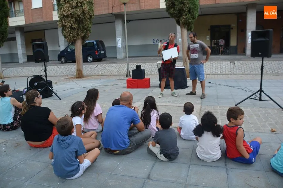 Foto 11 - Diversi&oacute;n y sorpresas para los m&aacute;s peque&ntilde;os con el mago Oski en la plaza de Barcelona