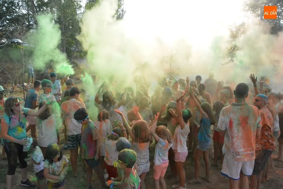 Foto 9 - La fiestas de Villagonzalo de Tormes alcanzan su recta final con la &lsquo;Color Party&rsquo;