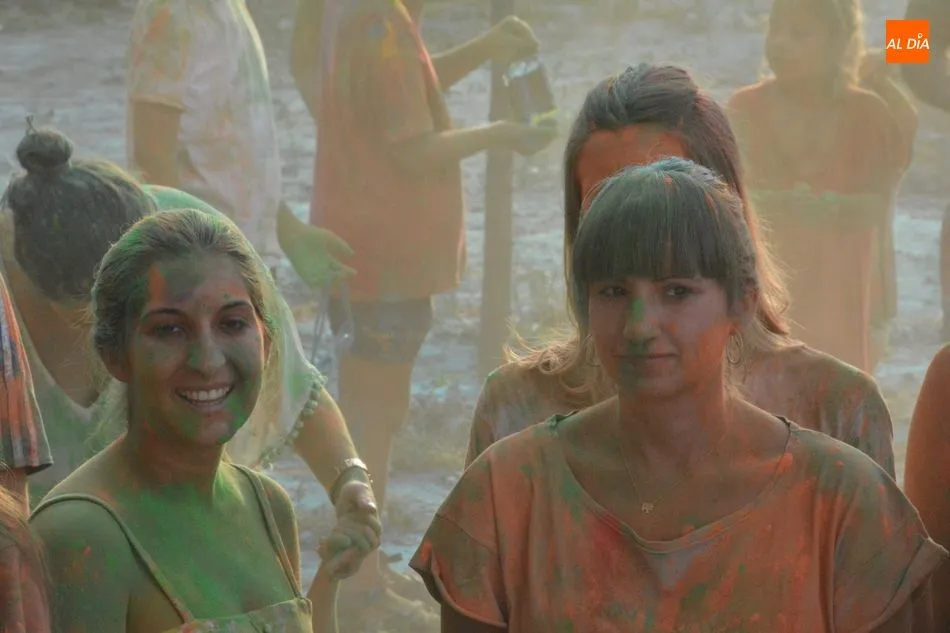 Foto 6 - La fiestas de Villagonzalo de Tormes alcanzan su recta final con la &lsquo;Color Party&rsquo;