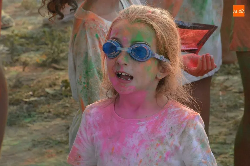 Foto 4 - La fiestas de Villagonzalo de Tormes alcanzan su recta final con la &lsquo;Color Party&rsquo;
