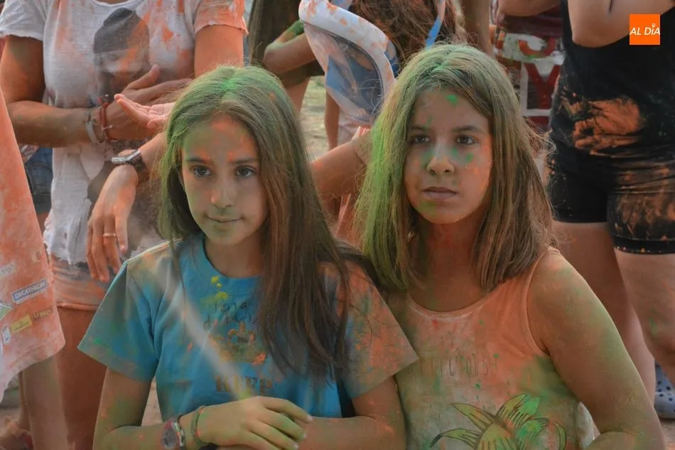Foto 3 - La fiestas de Villagonzalo de Tormes alcanzan su recta final con la &lsquo;Color Party&rsquo;