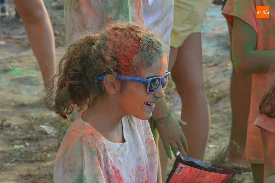Foto 2 - La fiestas de Villagonzalo de Tormes alcanzan su recta final con la &lsquo;Color Party&rsquo;