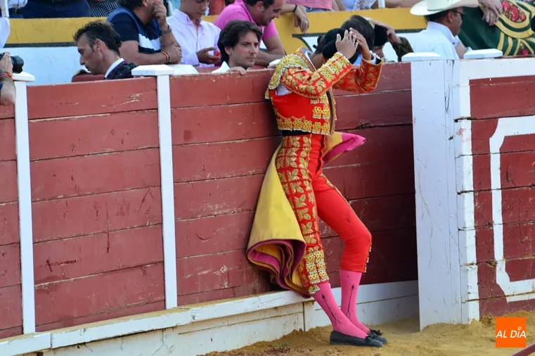 Foto 6 - Diosleguarde a hombros en una desigual corrida en Pe&ntilde;aranda con buena entrada