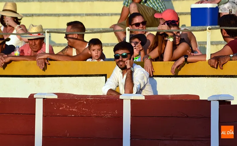 Foto 5 - Diosleguarde a hombros en una desigual corrida en Pe&ntilde;aranda con buena entrada