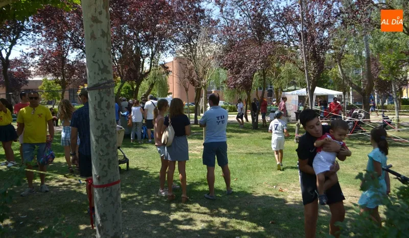 Foto 9 - La subdelegada del Gobierno &lsquo;se arranca&rsquo; con un baile por las fiestas de Pe&ntilde;aranda