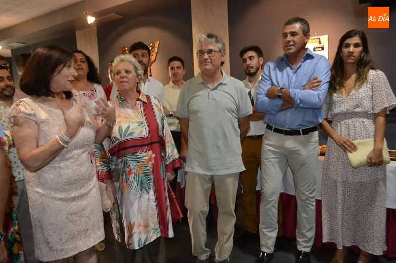 Foto 3 - La subdelegada del Gobierno &lsquo;se arranca&rsquo; con un baile por las fiestas de Pe&ntilde;aranda