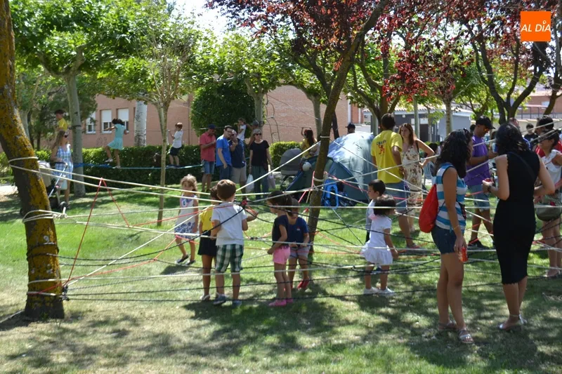 Foto 2 - La subdelegada del Gobierno &lsquo;se arranca&rsquo; con un baile por las fiestas de Pe&ntilde;aranda