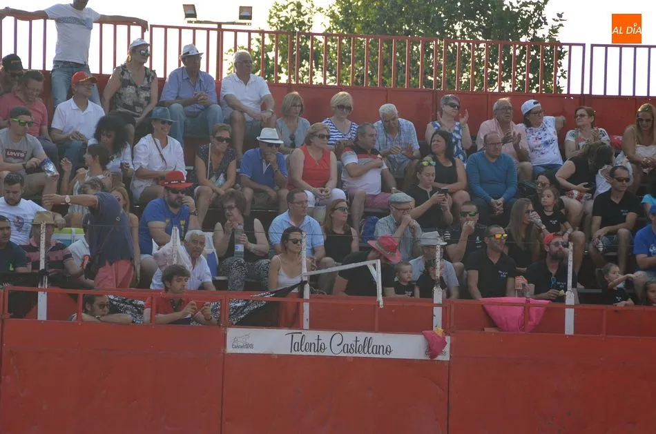 Foto 3 - Los toros vuelven a Ledrada con un animado festival taurino
