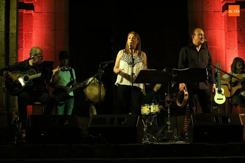 Foto 8 - Abrojo Folk ofrece su m&uacute;sica en el solano bajero