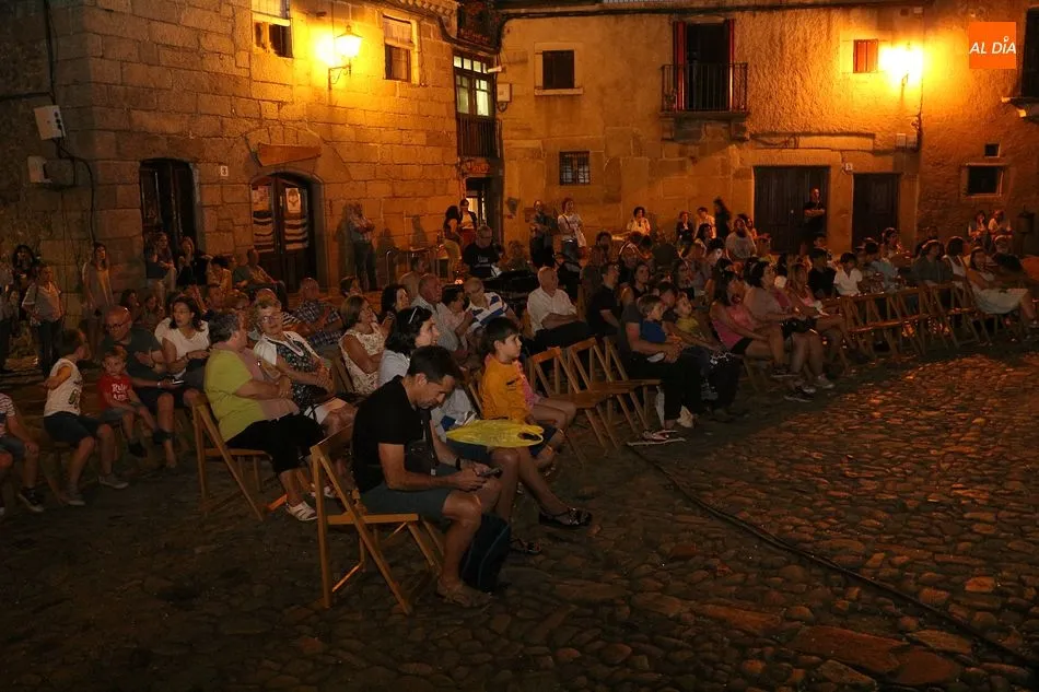 Foto 3 - Abrojo Folk ofrece su m&uacute;sica en el solano bajero